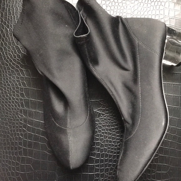 Shoes - Picture 2 of 4